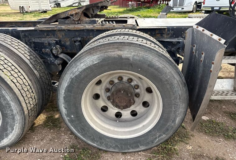 image for item DO2630 2007 Kenworth W900 semi truck