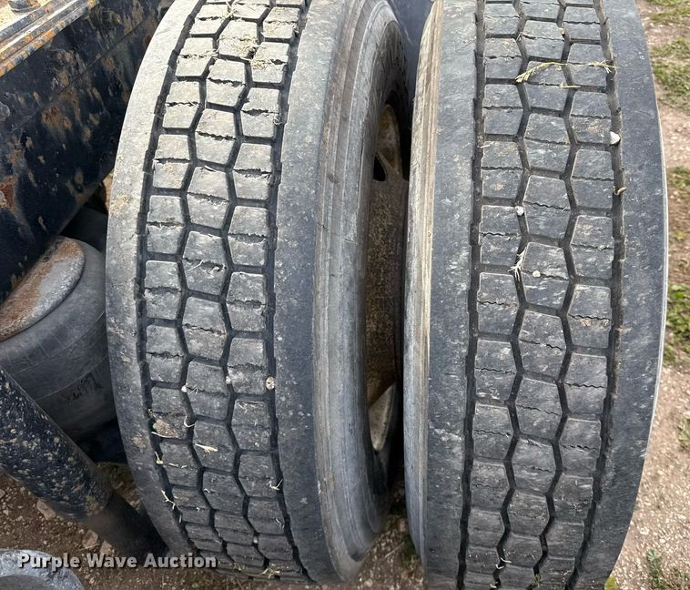 image for item DO2630 2007 Kenworth W900 semi truck