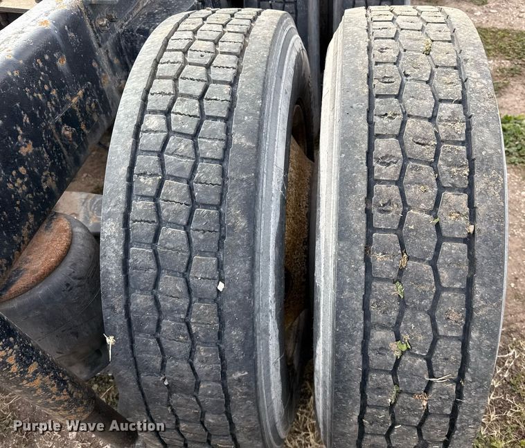 image for item DO2630 2007 Kenworth W900 semi truck