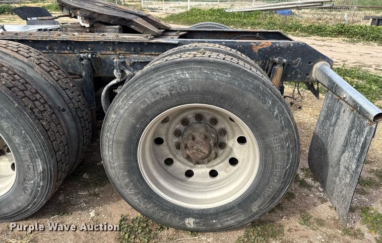 image for item DO2630 2007 Kenworth W900 semi truck