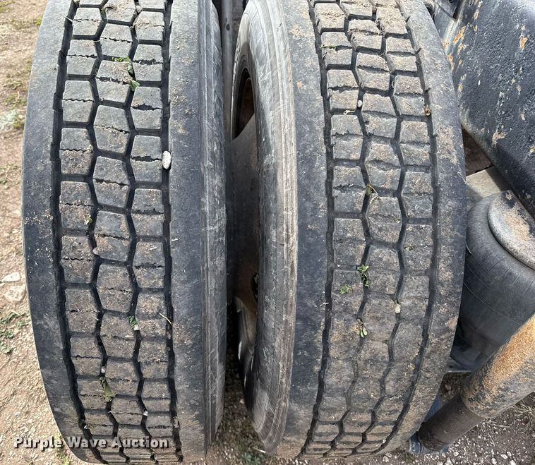 image for item DO2630 2007 Kenworth W900 semi truck