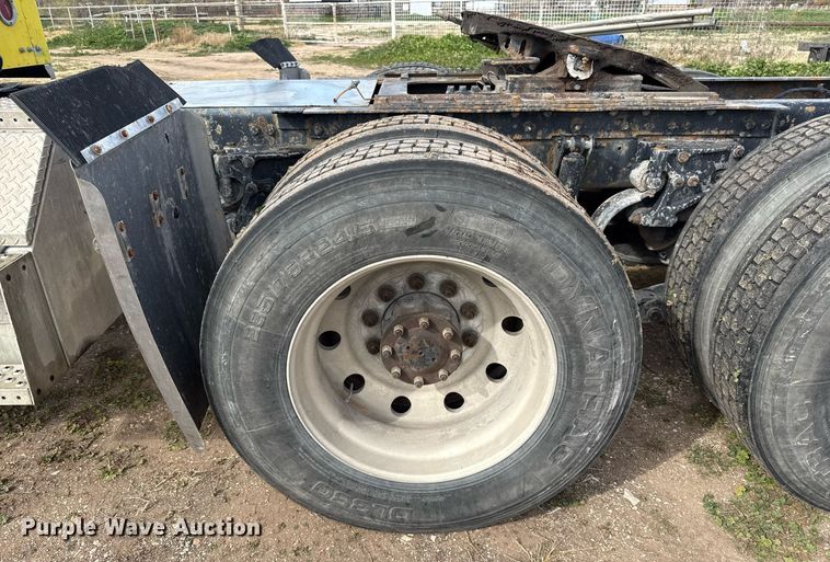 image for item DO2630 2007 Kenworth W900 semi truck