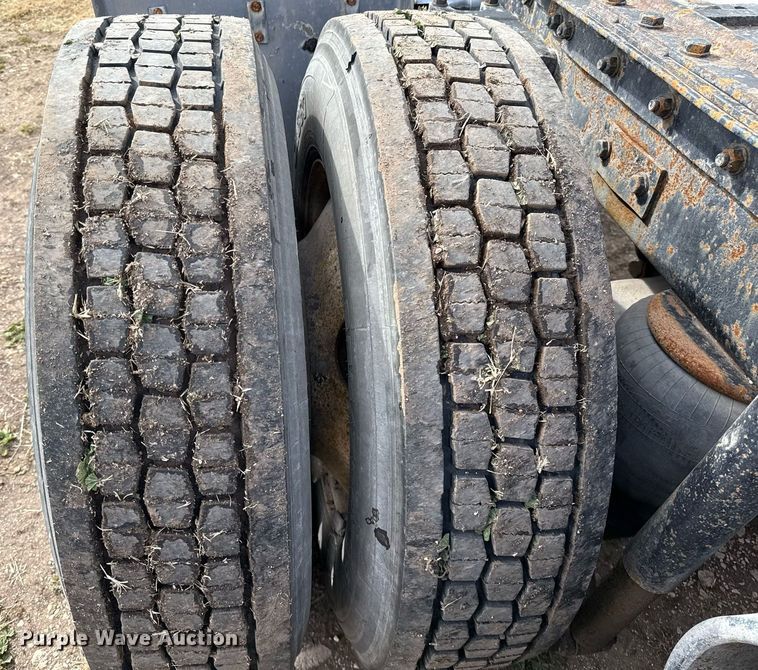 image for item DO2630 2007 Kenworth W900 semi truck