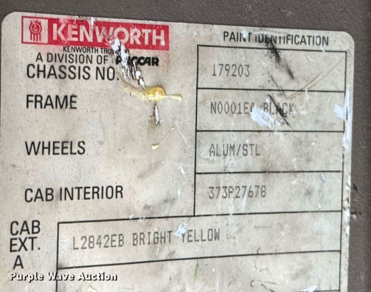 image for item DO2630 2007 Kenworth W900 semi truck