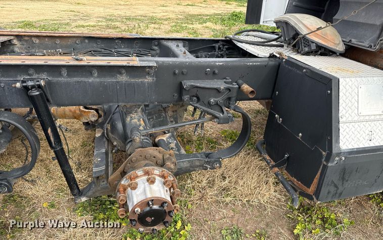 image for item DO2634 2014 Kenworth T660 semi truck