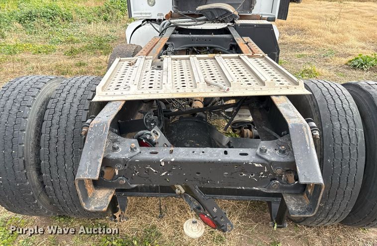 image for item DO2634 2014 Kenworth T660 semi truck