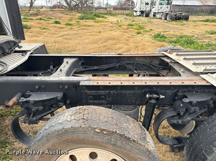 image for item DO2634 2014 Kenworth T660 semi truck