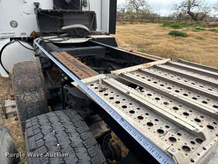 image for item DO2634 2014 Kenworth T660 semi truck