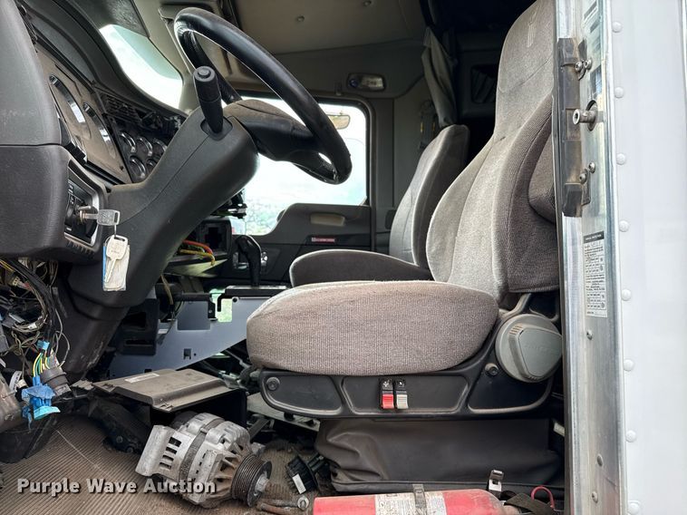 image for item DO2634 2014 Kenworth T660 semi truck