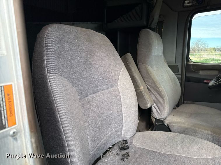 image for item DO2634 2014 Kenworth T660 semi truck