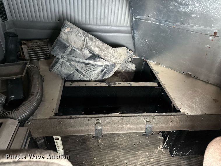 image for item DO2634 2014 Kenworth T660 semi truck