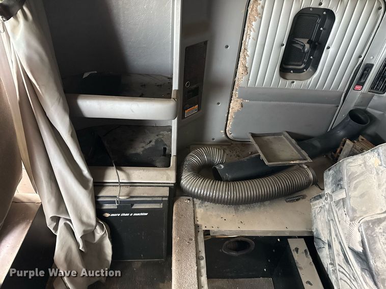 image for item DO2634 2014 Kenworth T660 semi truck