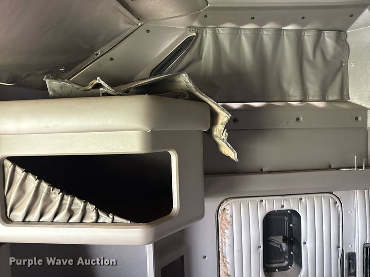 image for item DO2634 2014 Kenworth T660 semi truck