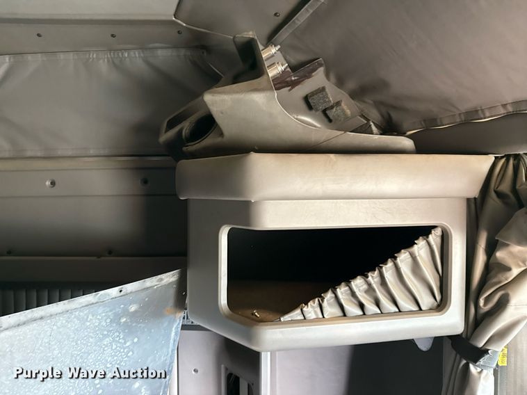 image for item DO2634 2014 Kenworth T660 semi truck