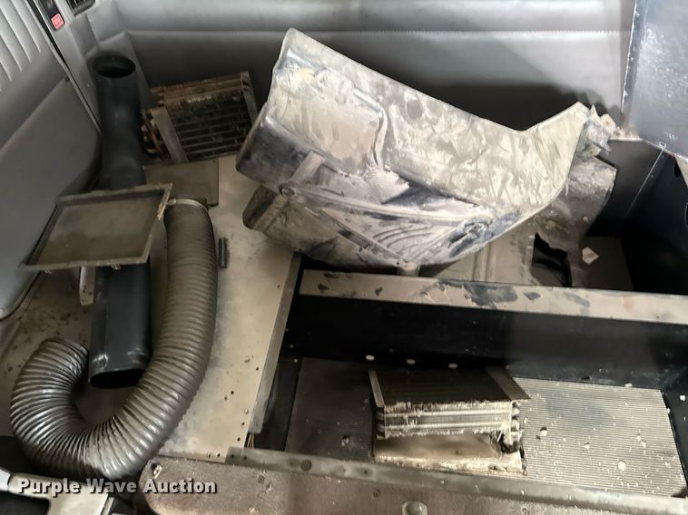 image for item DO2634 2014 Kenworth T660 semi truck