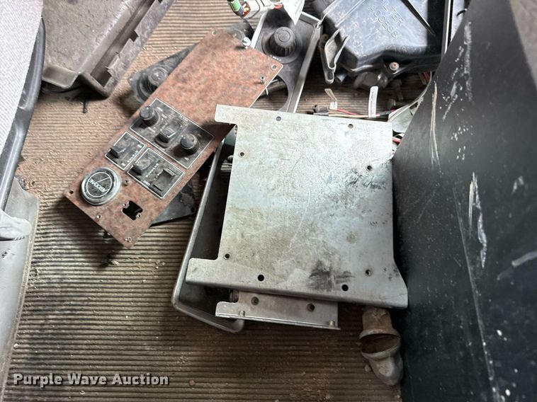 image for item DO2634 2014 Kenworth T660 semi truck