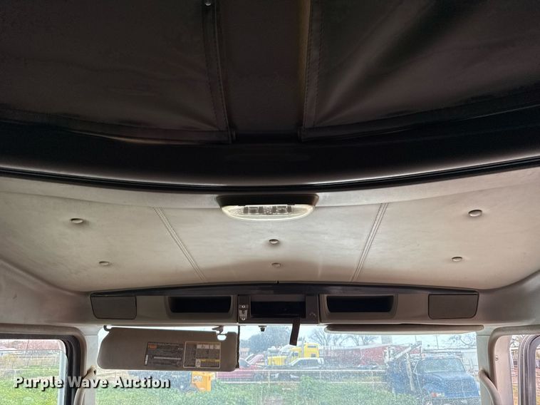 image for item DO2634 2014 Kenworth T660 semi truck