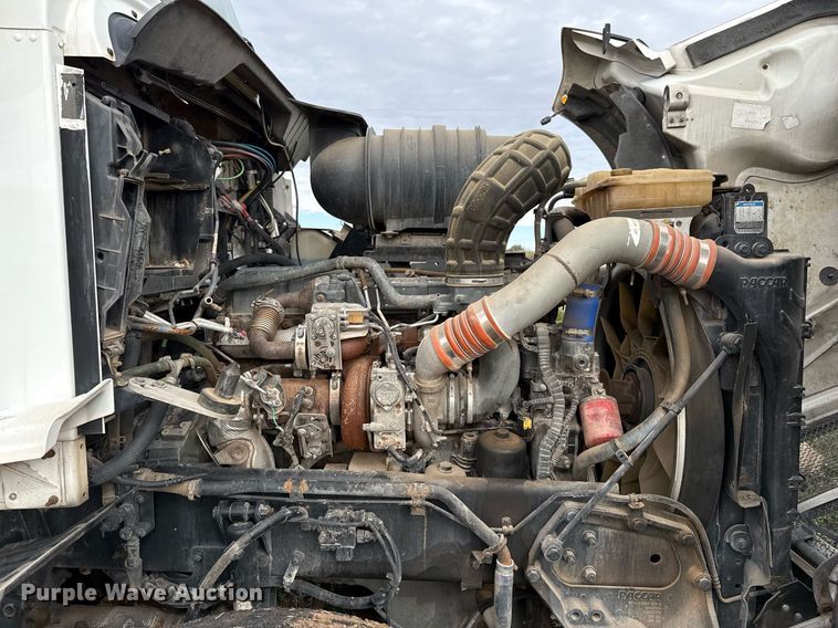 image for item DO2634 2014 Kenworth T660 semi truck