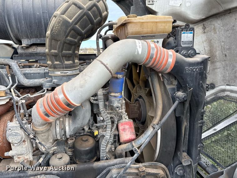 image for item DO2634 2014 Kenworth T660 semi truck