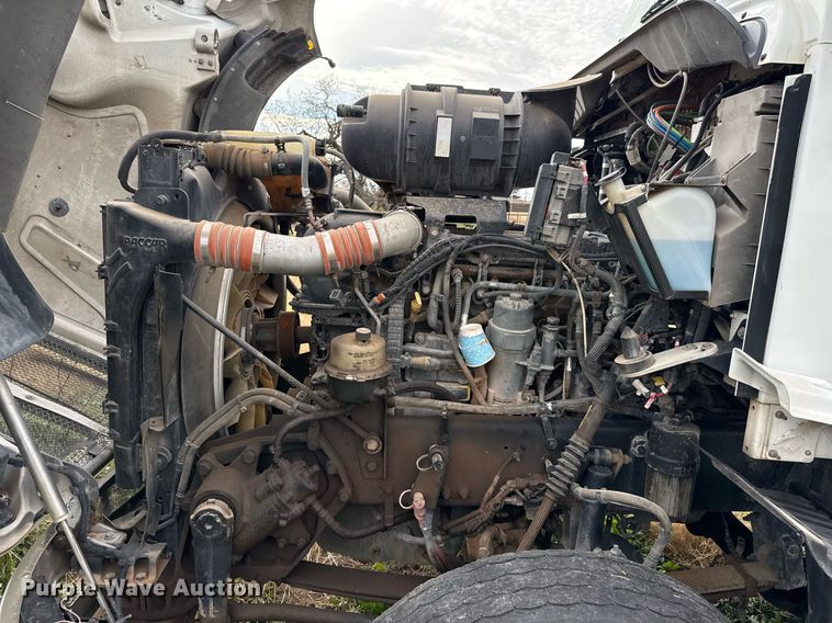 image for item DO2634 2014 Kenworth T660 semi truck