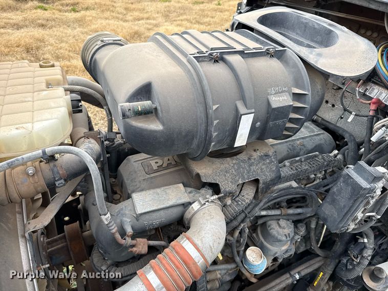 image for item DO2634 2014 Kenworth T660 semi truck