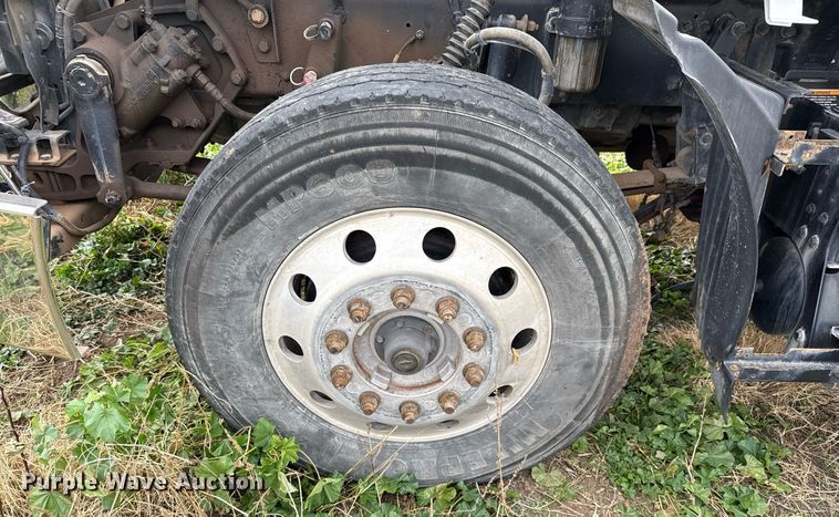 image for item DO2634 2014 Kenworth T660 semi truck