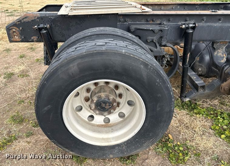 image for item DO2634 2014 Kenworth T660 semi truck