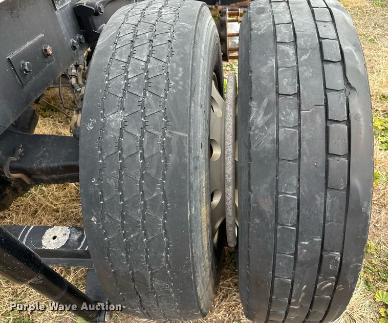 image for item DO2634 2014 Kenworth T660 semi truck