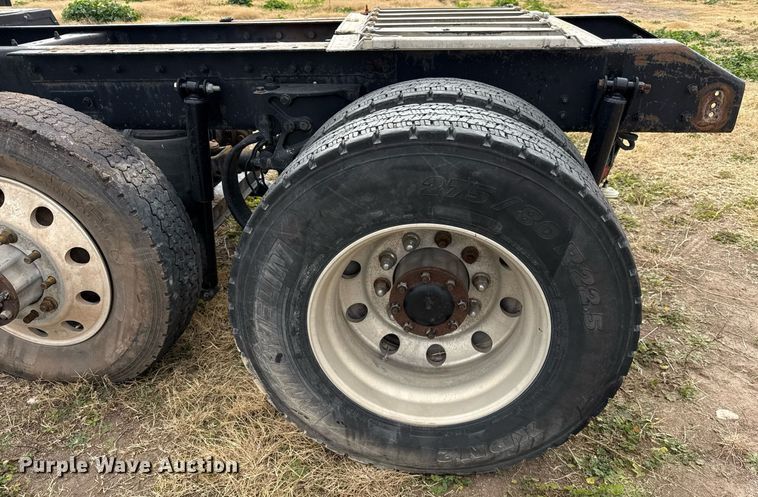 image for item DO2634 2014 Kenworth T660 semi truck