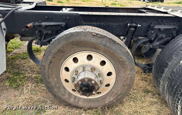 image for item DO2634 2014 Kenworth T660 semi truck