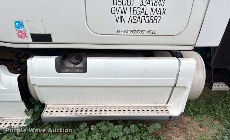 image for item DO2635 2010 Freightliner Cascadia semi truck