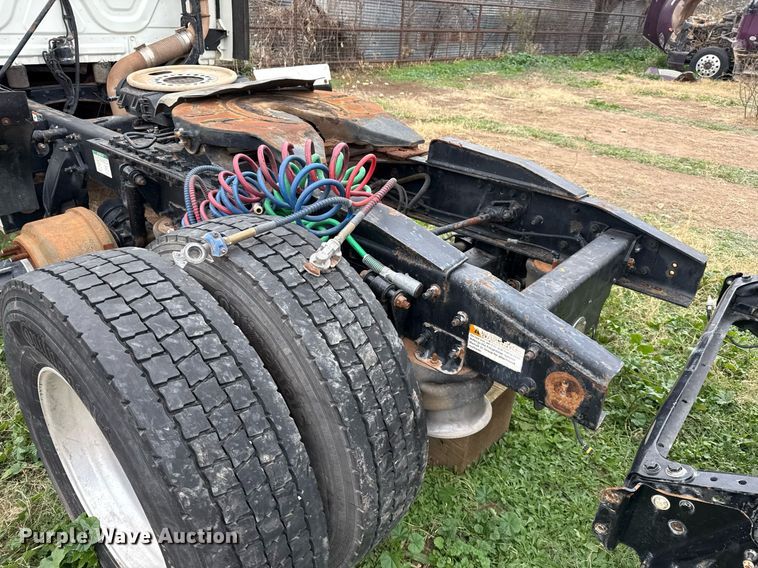 image for item DO2635 2010 Freightliner Cascadia semi truck