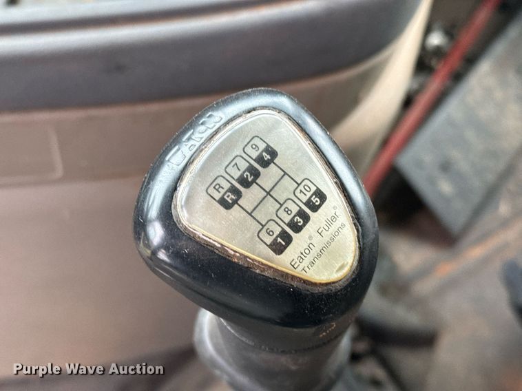 image for item DO2635 2010 Freightliner Cascadia semi truck