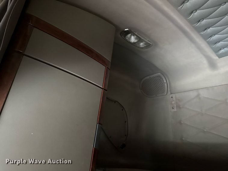 image for item DO2635 2010 Freightliner Cascadia semi truck