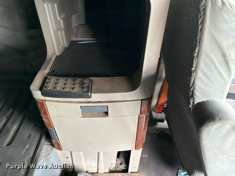 image for item DO2635 2010 Freightliner Cascadia semi truck