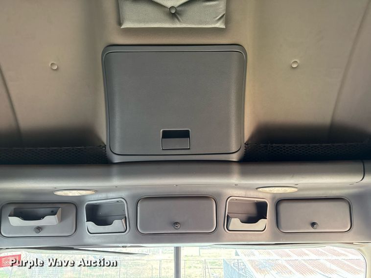 image for item DO2635 2010 Freightliner Cascadia semi truck