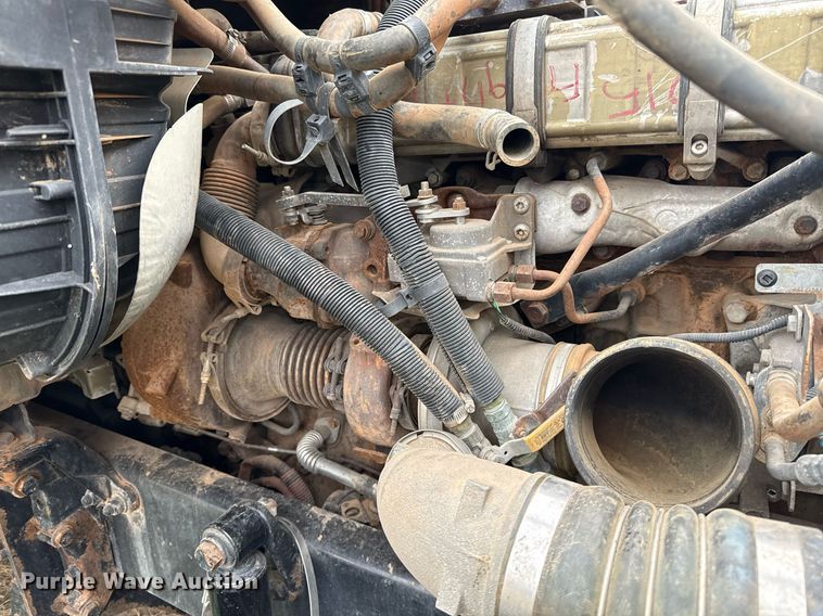 image for item DO2635 2010 Freightliner Cascadia semi truck