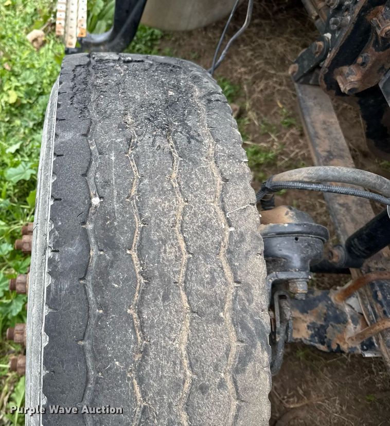 image for item DO2635 2010 Freightliner Cascadia semi truck