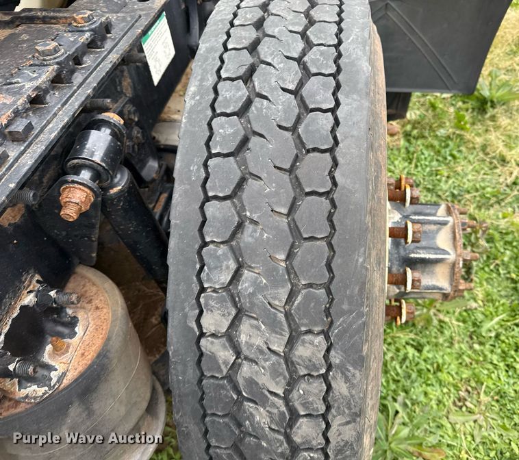 image for item DO2635 2010 Freightliner Cascadia semi truck