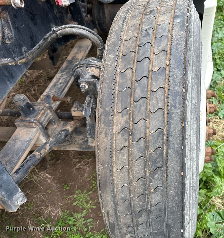 image for item DO2635 2010 Freightliner Cascadia semi truck