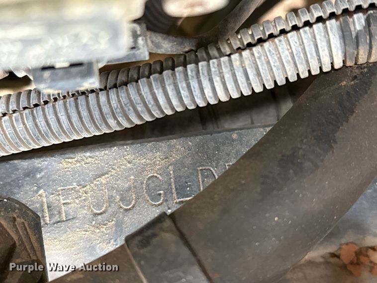 image for item DO2635 2010 Freightliner Cascadia semi truck