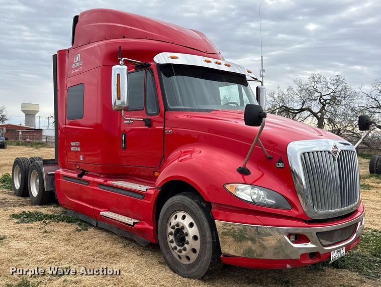 image for item DO2636 2016 International ProStar Plus 122 semi truck