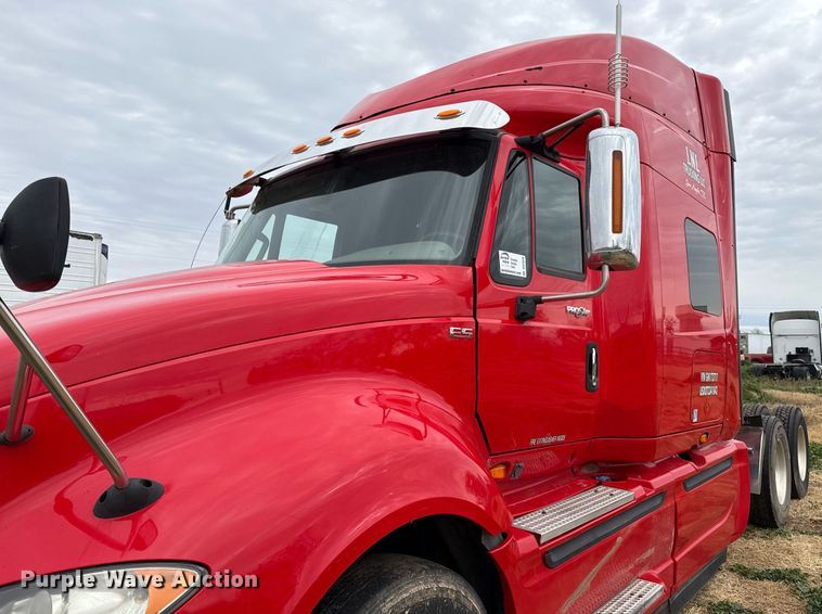 image for item DO2636 2016 International ProStar Plus 122 semi truck