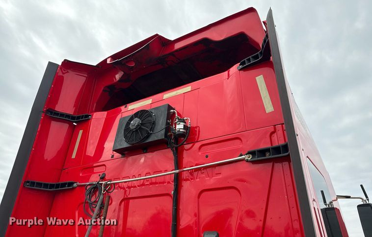 image for item DO2636 2016 International ProStar Plus 122 semi truck