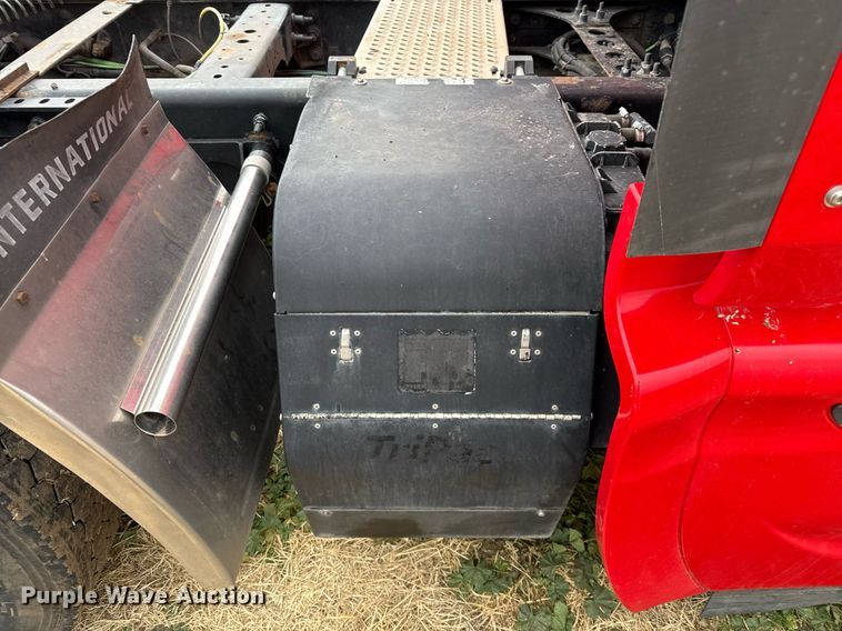 image for item DO2636 2016 International ProStar Plus 122 semi truck