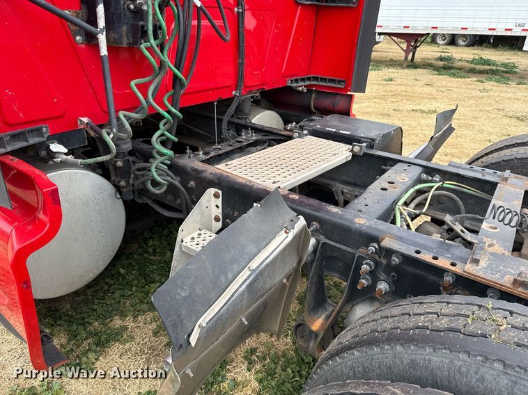 image for item DO2636 2016 International ProStar Plus 122 semi truck