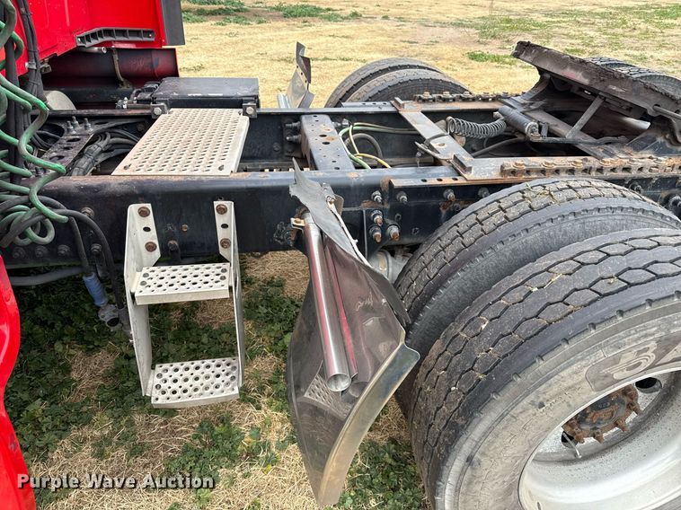 image for item DO2636 2016 International ProStar Plus 122 semi truck