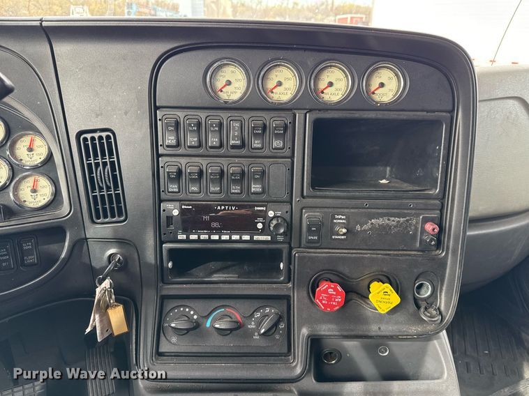 image for item DO2636 2016 International ProStar Plus 122 semi truck