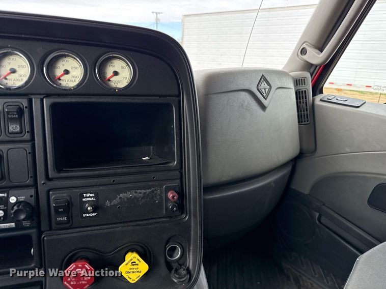 image for item DO2636 2016 International ProStar Plus 122 semi truck