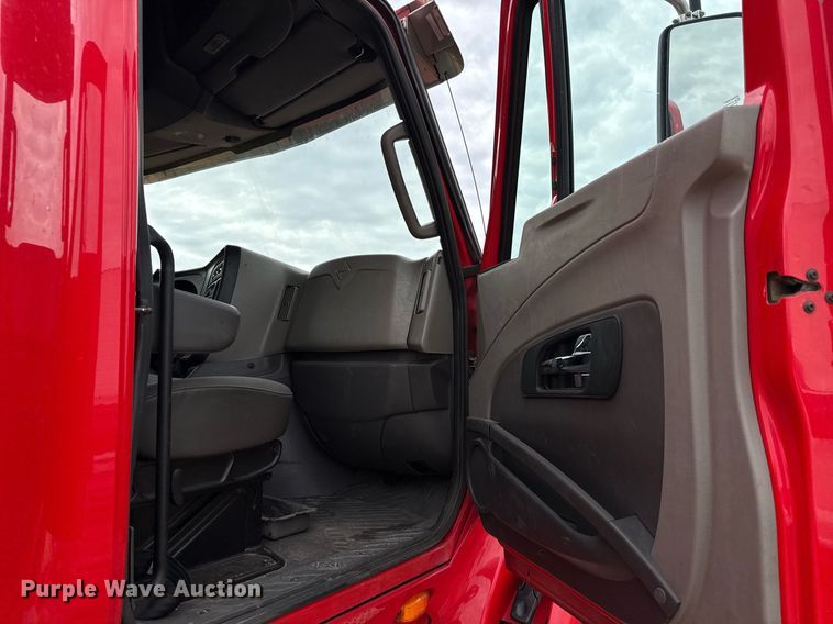 image for item DO2636 2016 International ProStar Plus 122 semi truck